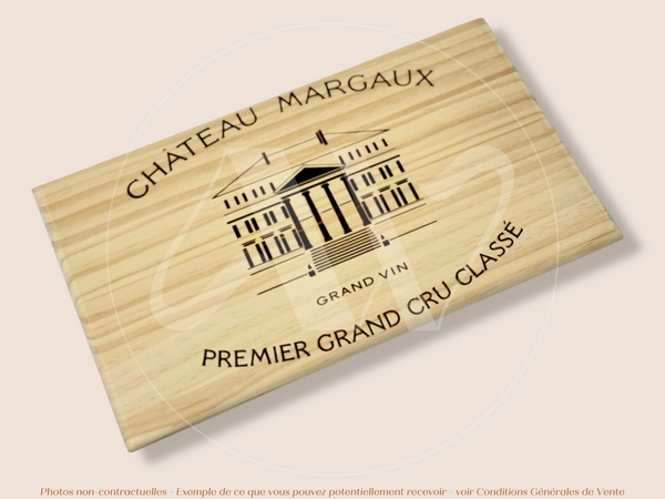 Estampe / Façade d'une caisse de vin en bois du Chateau Margaux - Bordeaux | Format 30x17 cm