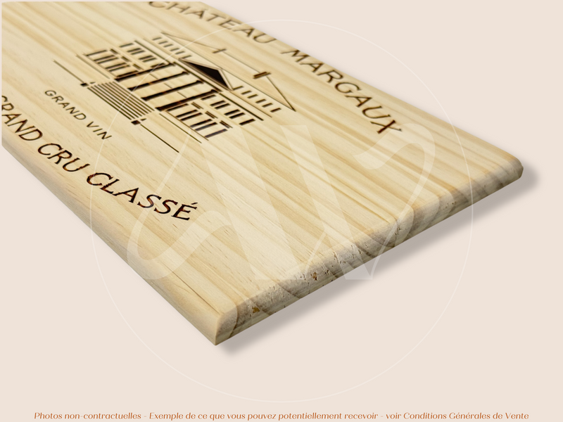 Estampe / Façade d'une caisse de vin en bois du Chateau Margaux - Bordeaux | Format 30x17 cm