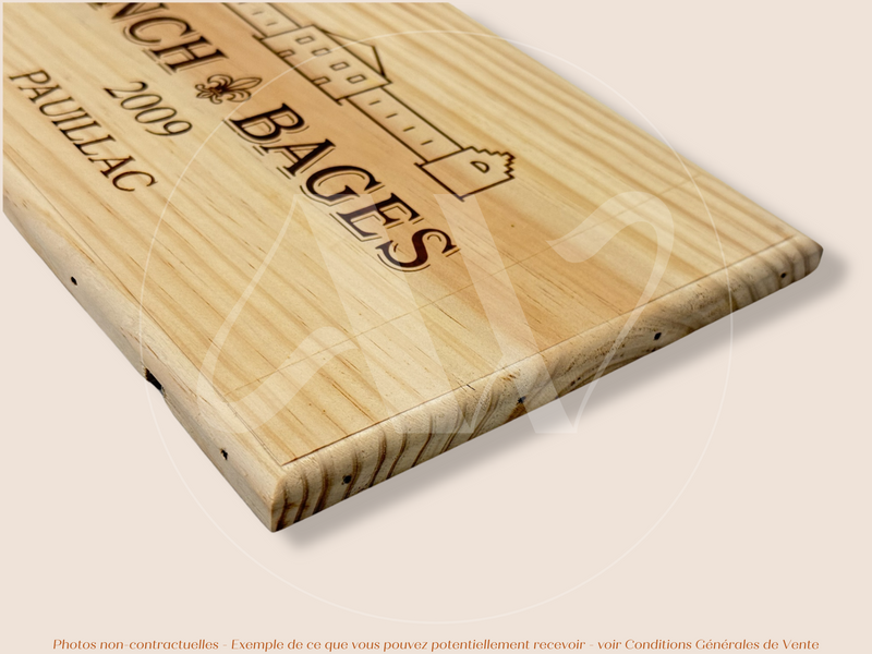 Estampe / Façade d'une caisse de vin en bois du Chateau Lynch Bages - Pauillac - 2009 - Bordeaux | Format 30x17 cm