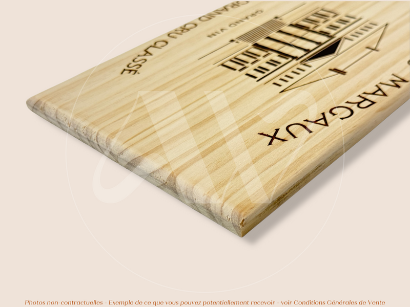 Estampe / Façade d'une caisse de vin en bois du Chateau Margaux - Bordeaux | Format 30x17 cm