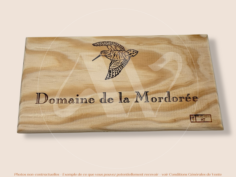 Estampe / Façade d'une caisse de vin en bois du Domaine de la Mordorée - Vallée du Rhône | Format 6 bouteilles = 30x17 cm
