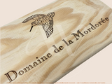 Estampe / Façade d'une caisse de vin en bois du Domaine de la Mordorée - Vallée du Rhône | Format 6 bouteilles = 30x17 cm