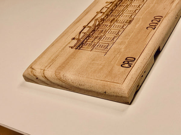 Estampe / Façade d'une caisse de vin en bois du Chateau de La Dauphine - Bordeaux | Format : 30x9 cm