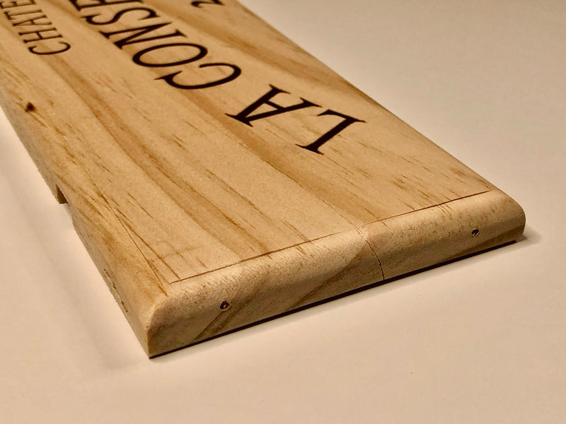 Estampe / Façade d'une caisse de vin en bois du Chateau La Conseillante - Bordeaux | Format 1 bouteille = 30x9 cm