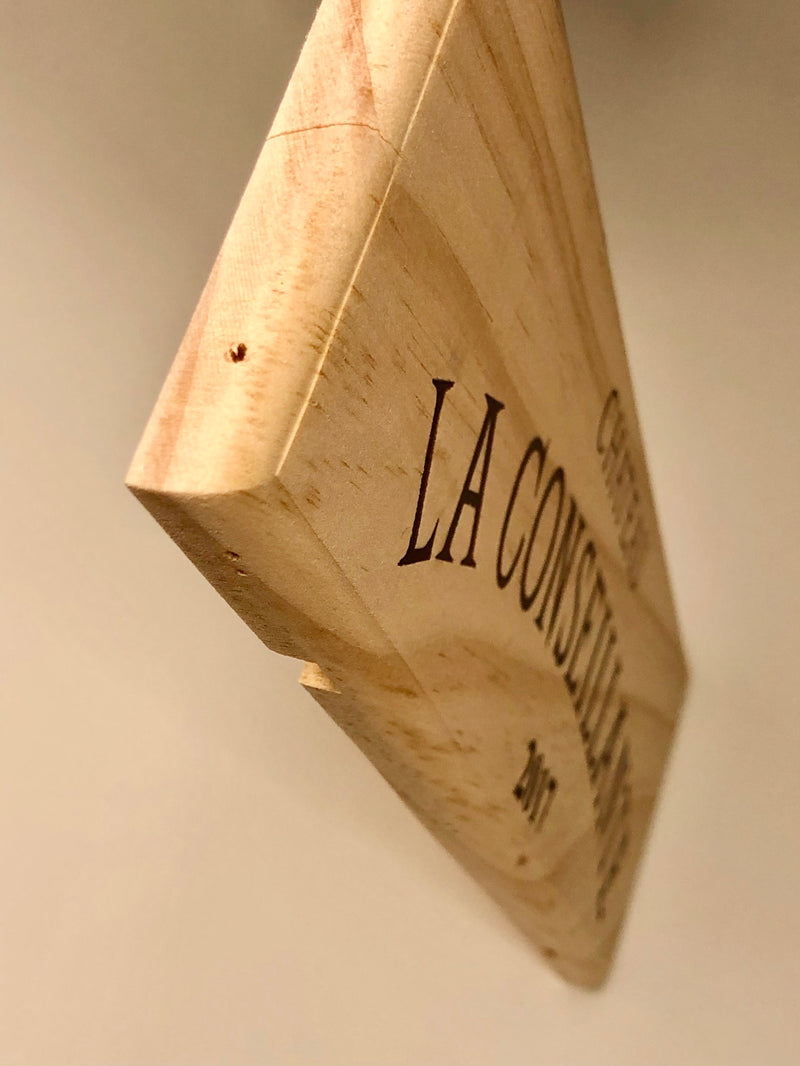 Estampe / Façade d'une caisse de vin en bois du Chateau La Conseillante - Bordeaux | Format 1 bouteille = 30x9 cm