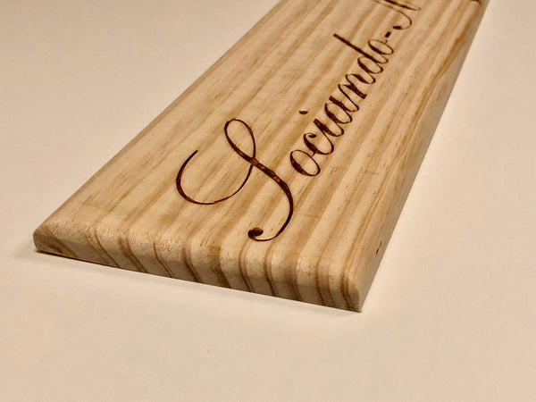 Estampe / Façade d'une caisse de vin en bois du Chateau Sociando Mallet - Bordeaux | Format 1 bouteille = 30x9 cm