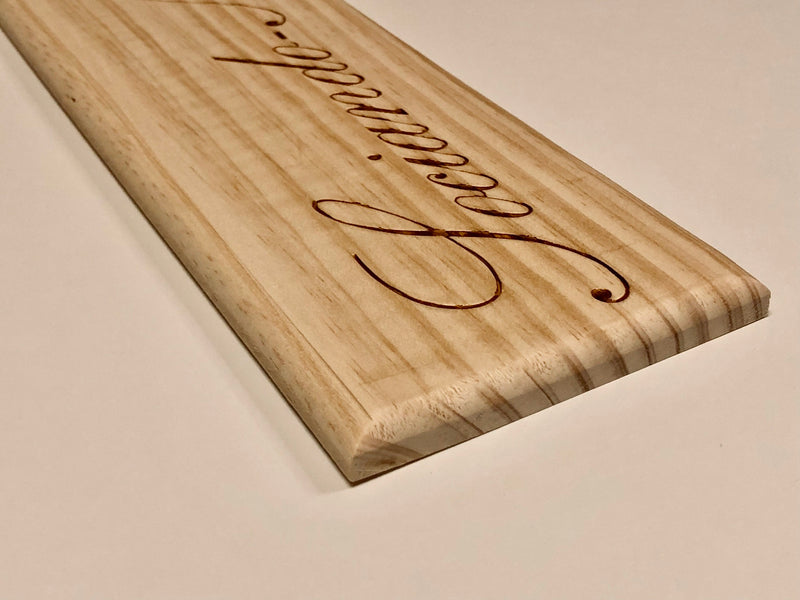 Estampe / Façade d'une caisse de vin en bois du Chateau Sociando Mallet - Bordeaux | Format 1 bouteille = 30x9 cm
