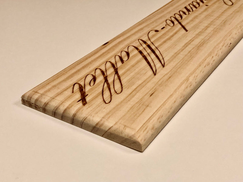 Estampe / Façade d'une caisse de vin en bois du Chateau Sociando Mallet - Bordeaux | Format 1 bouteille = 30x9 cm