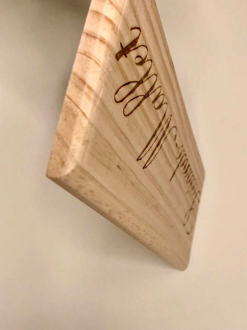 Estampe / Façade d'une caisse de vin en bois du Chateau Sociando Mallet - Bordeaux | Format 1 bouteille = 30x9 cm