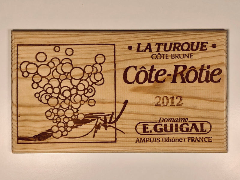 Estampe / Façade d'une caisse de vin en bois du Domaine Guigal - La Turque - Cote-Rotie | Format 6 bouteilles = 30x17 cm