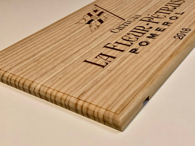 Estampe / Façade d'une caisse de vin en bois du Chateau La Fleur de Petrus - Bordeaux | Format 6 bouteilles = 30x17 cm