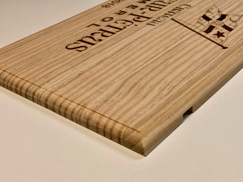 Estampe / Façade d'une caisse de vin en bois du Chateau La Fleur de Petrus - Bordeaux | Format 6 bouteilles = 30x17 cm