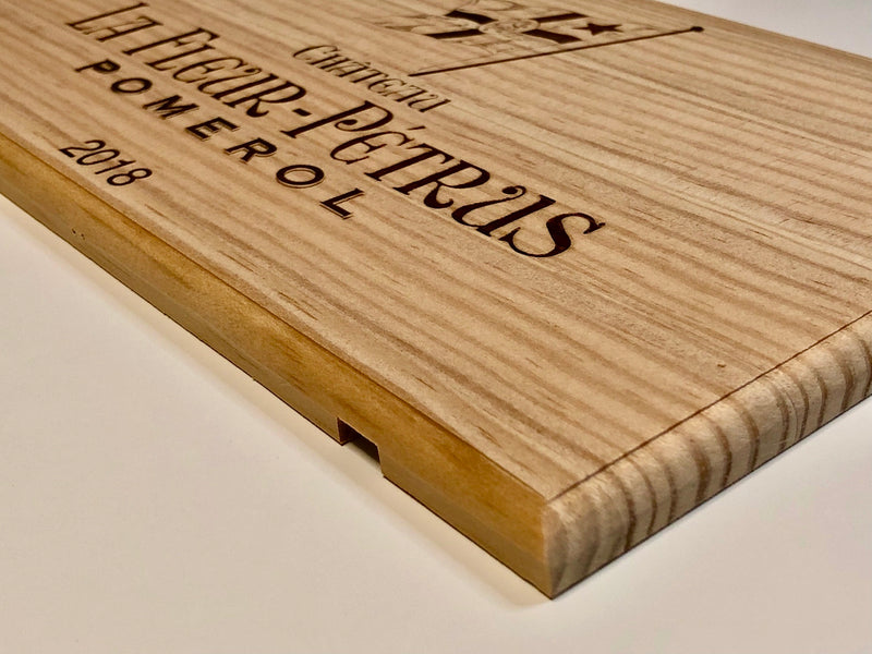 Estampe / Façade d'une caisse de vin en bois du Chateau La Fleur de Petrus - Bordeaux | Format 6 bouteilles = 30x17 cm