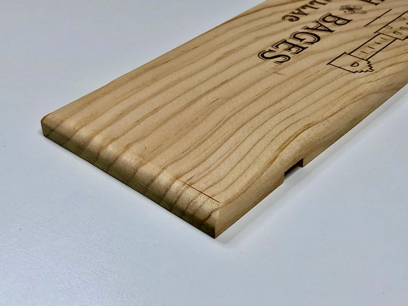 Estampe / Façade d'une caisse de vin en bois du Chateau Lynch Bages - Bordeaux - 2018 | Format = 30x9 cm