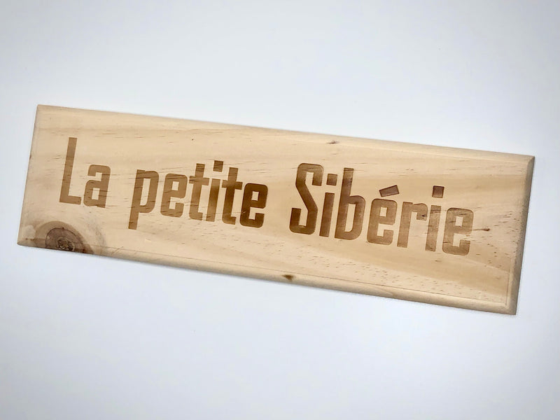 Estampe / Façade d'une caisse de vin en bois du Domaine du Clos des Fées - La Petite Sibérie - Languedoc | Format 1 bouteille = 30x9 cm