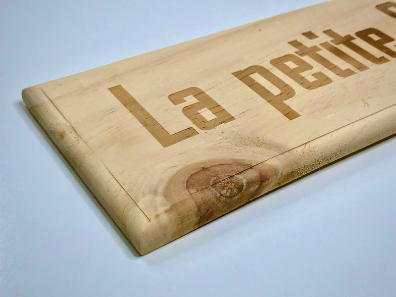 Estampe / Façade d'une caisse de vin en bois du Domaine du Clos des Fées - La Petite Sibérie - Languedoc | Format 1 bouteille = 30x9 cm