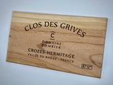 Estampe / Façade d'une caisse de vin en bois du Domaine du Clos des Grives - Vallée du Rhône | Format 6 bouteilles = 30x17