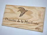 Estampe / Façade d'une caisse de vin en bois du Domaine de la Mordorée - Vallée du Rhône | Format 6 bouteilles = 30x17 cm
