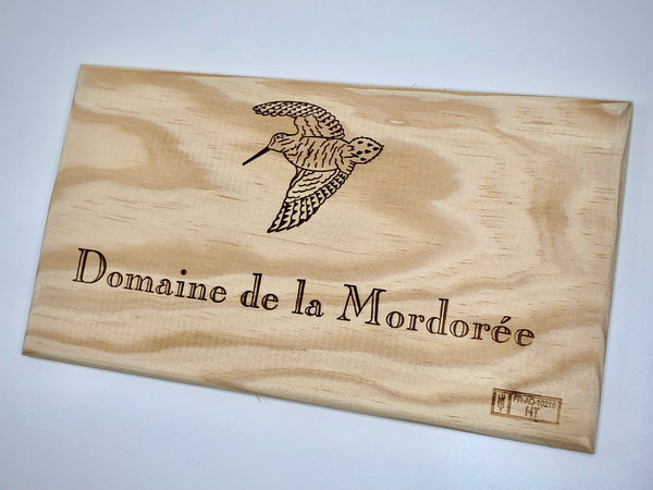 Estampe / Façade d'une caisse de vin en bois du Domaine de la Mordorée - Vallée du Rhône | Format 6 bouteilles = 30x17 cm