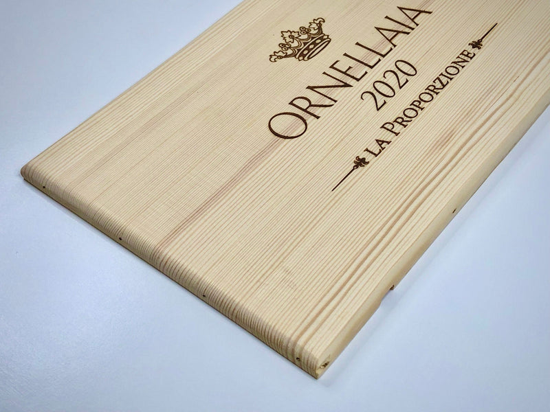 Estampe / Façade d'une caisse de vin en bois du Domaine Ornellaia - Toscane - Italie | Format 6 bouteilles = 30x17 cm PM