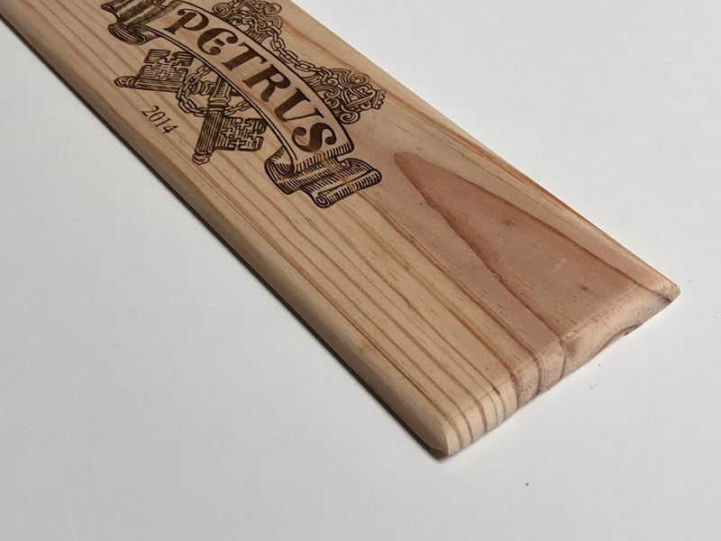 Estampe / Façade d'une caisse de vin en bois du Chateau PETRUS - Bordeaux | Format 1 bouteille = 30x9 cm