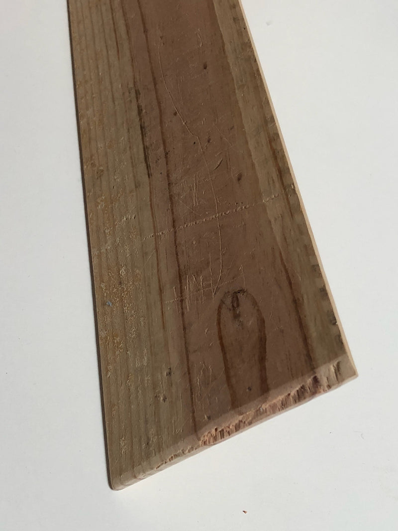 Estampe / Façade d'une caisse de vin en bois du Chateau PETRUS - Bordeaux | Format 1 bouteille = 30x9 cm